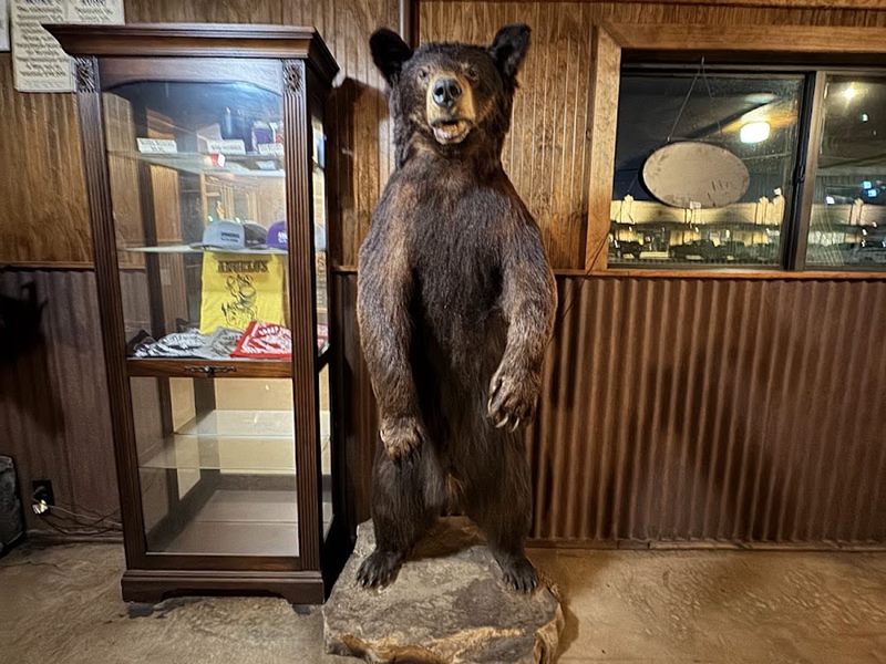 Angelo's Bar-B-Que interior